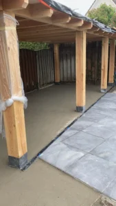 Smeervloer onder tuinoverkapping