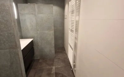 Volledige badkamer met moderne uitstraling